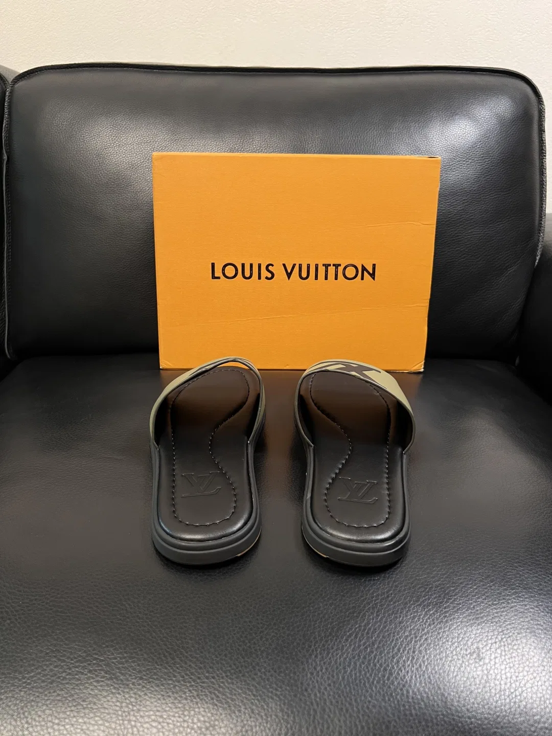 LV 27FW QVUSQNN 048 슬리퍼 32