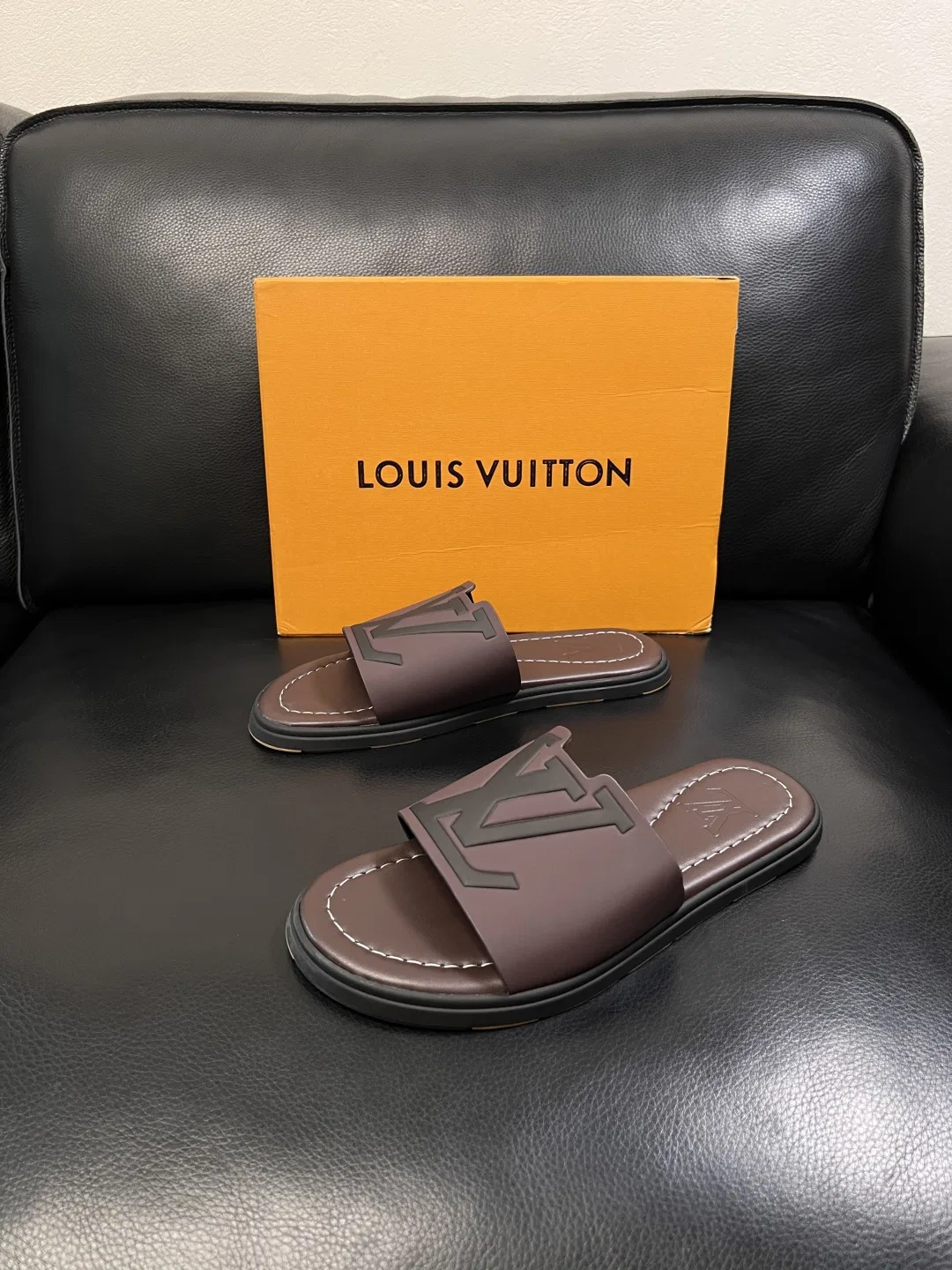 LV 27FW QVUSQNN 048 슬리퍼 42