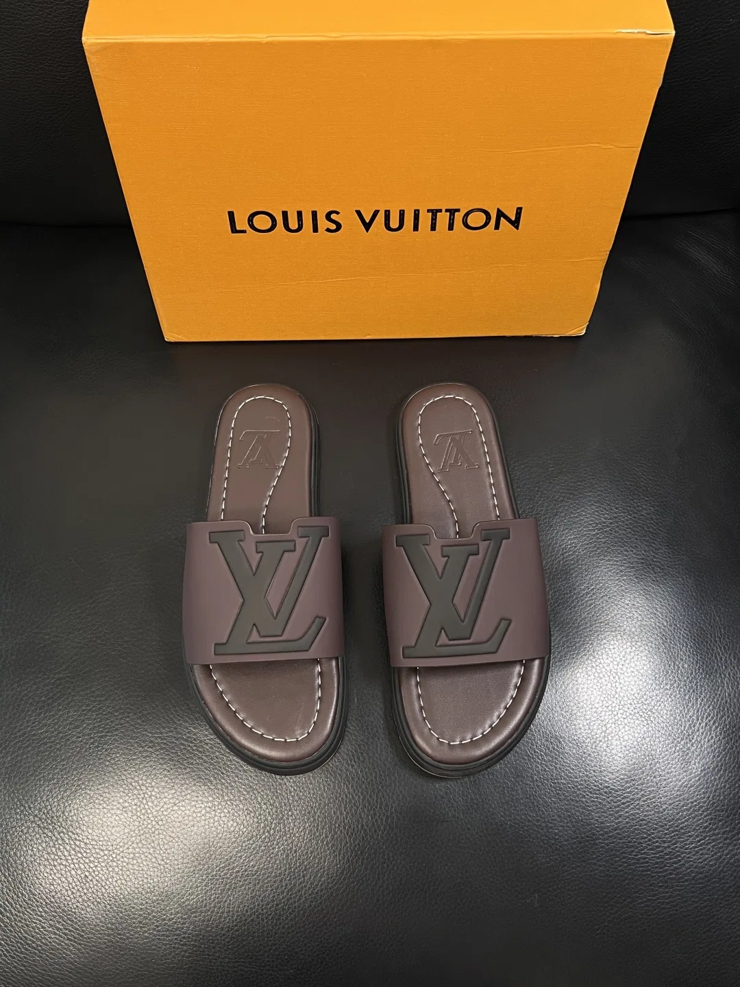 LV 27FW QVUSQNN 048 슬리퍼 43