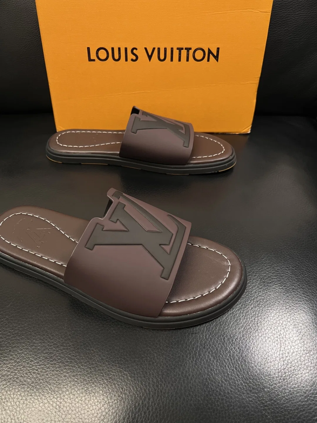 LV 27FW QVUSQNN 048 슬리퍼 46