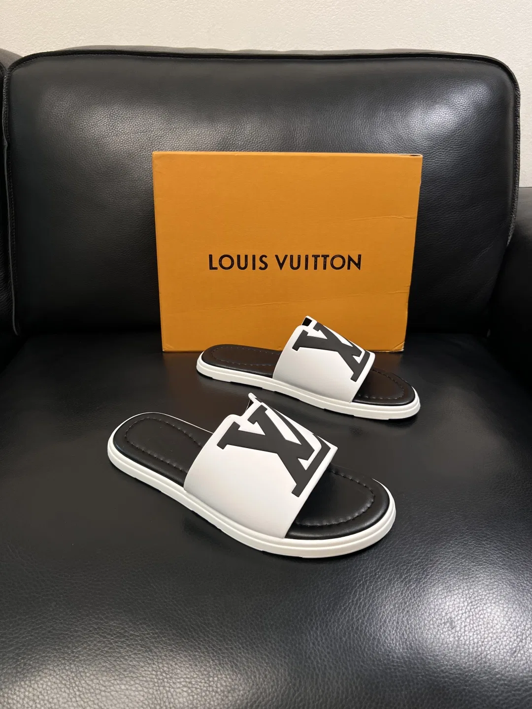 LV 27FW QVUSQNN 049 슬리퍼 9