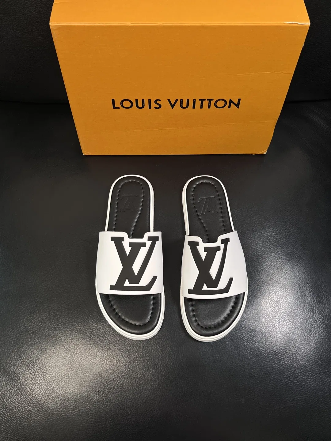 LV 27FW QVUSQNN 049 슬리퍼 11