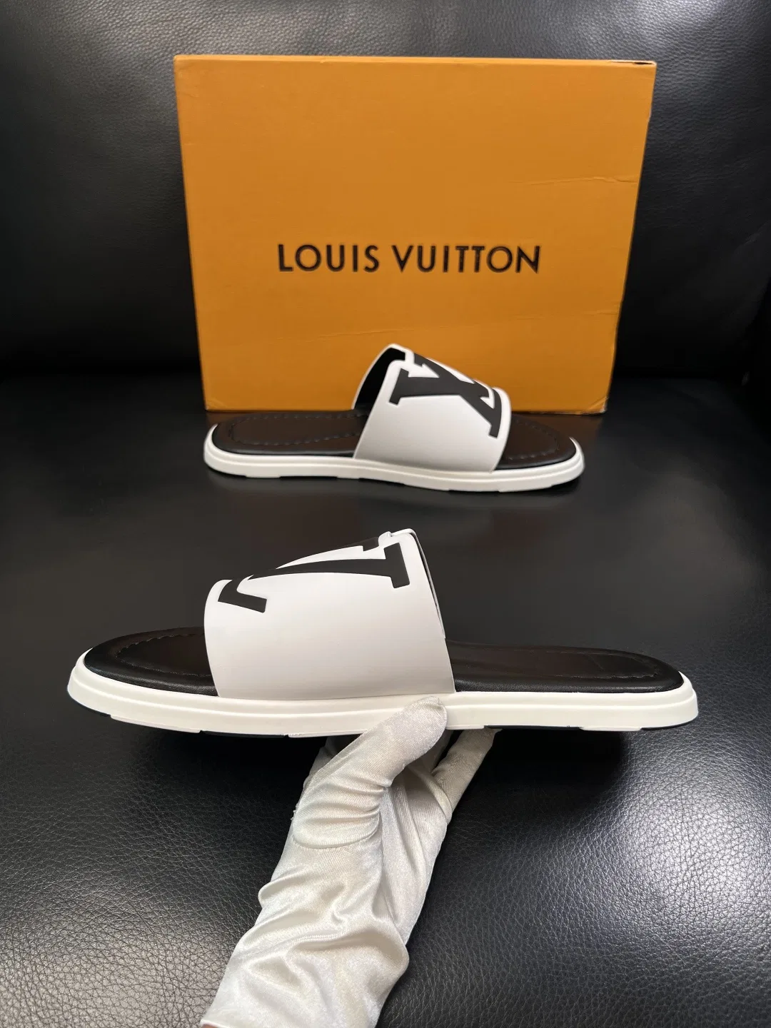 LV 27FW QVUSQNN 049 슬리퍼 13