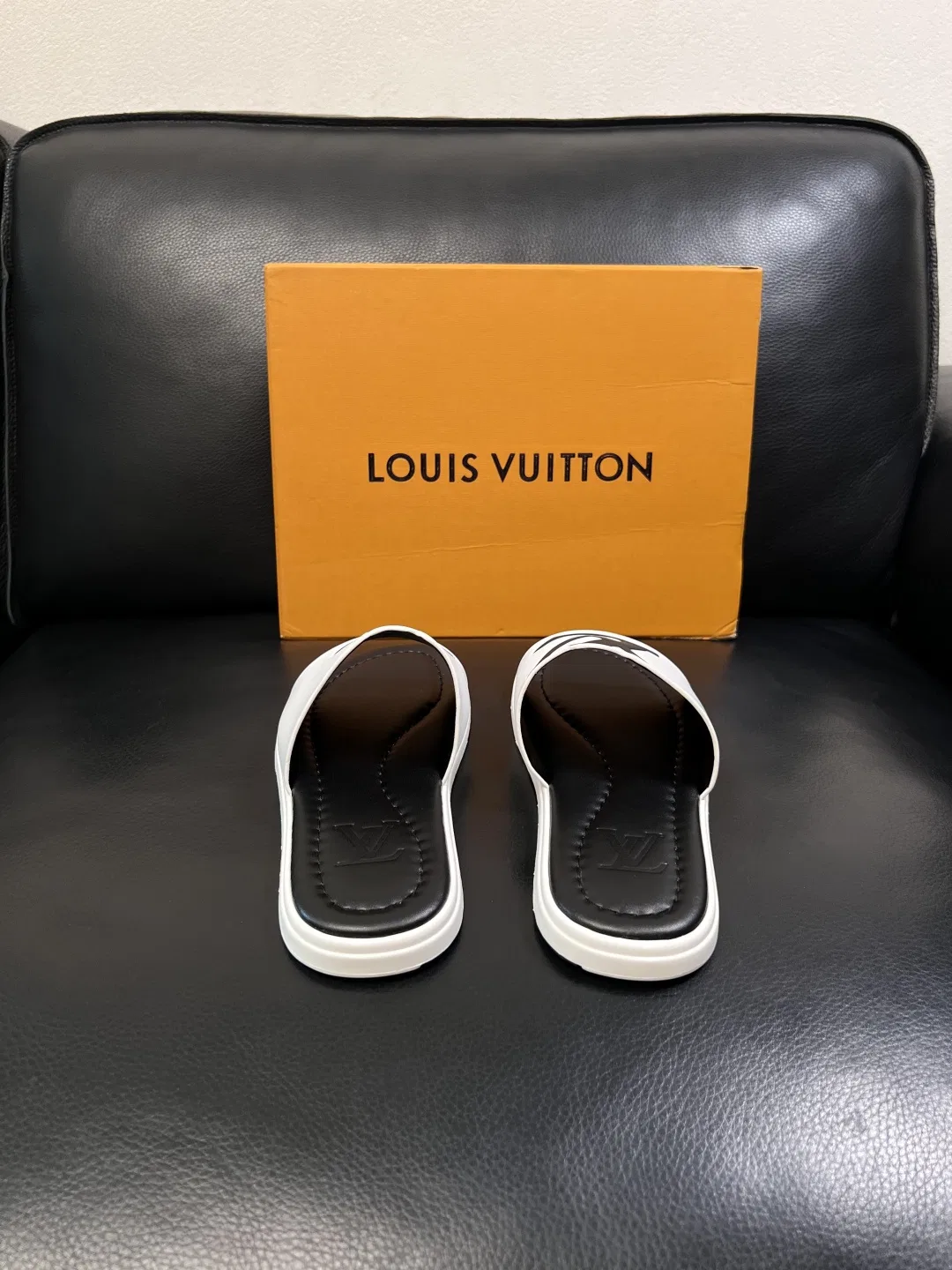 LV 27FW QVUSQNN 049 슬리퍼 16