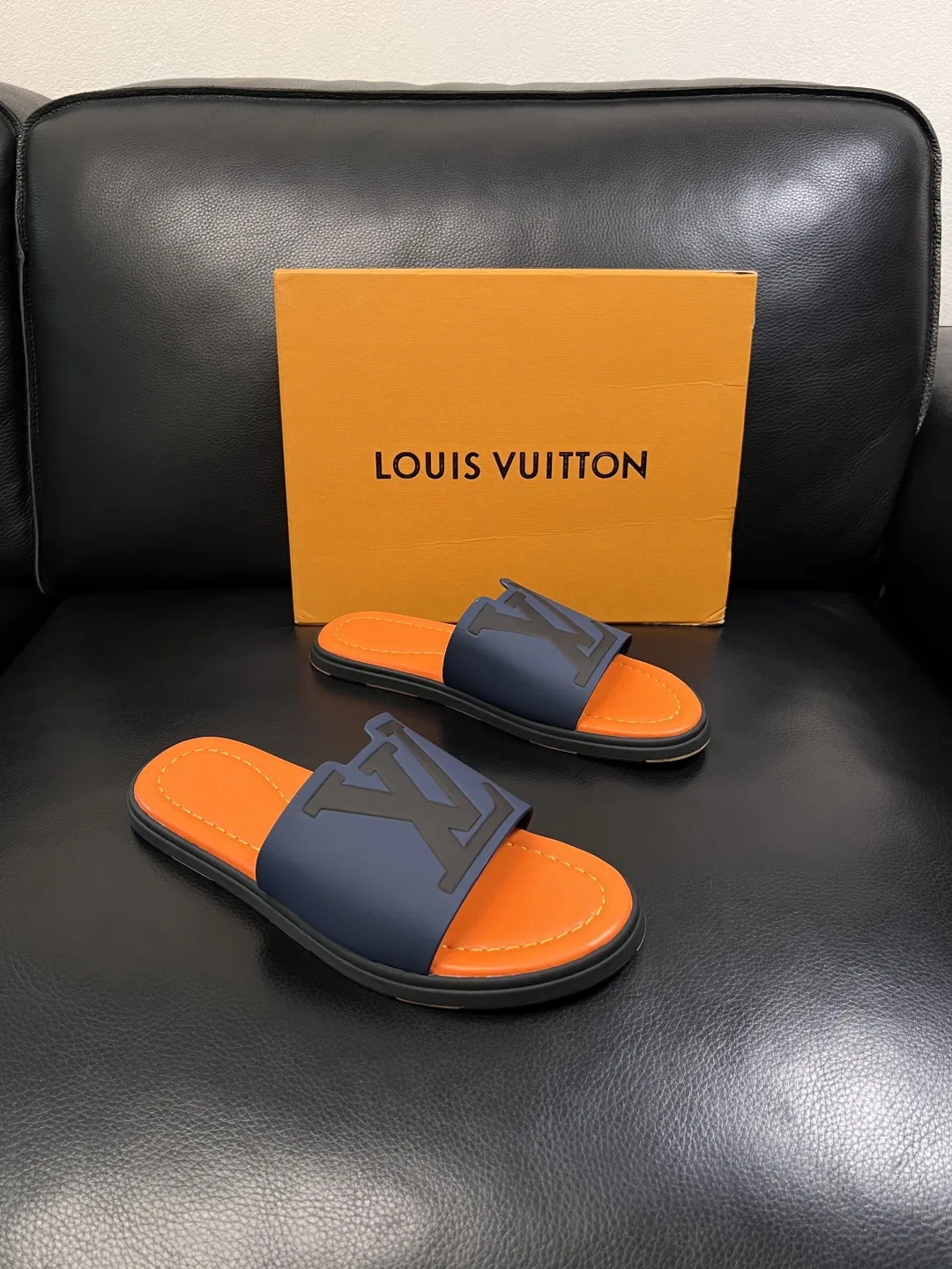LV 27FW QVUSQNN 049 슬리퍼 18