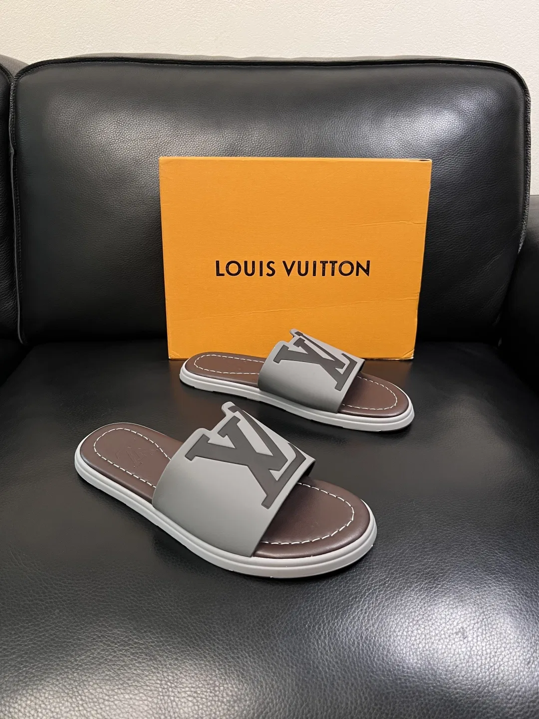 LV 27FW QVUSQNN 049 슬리퍼 26