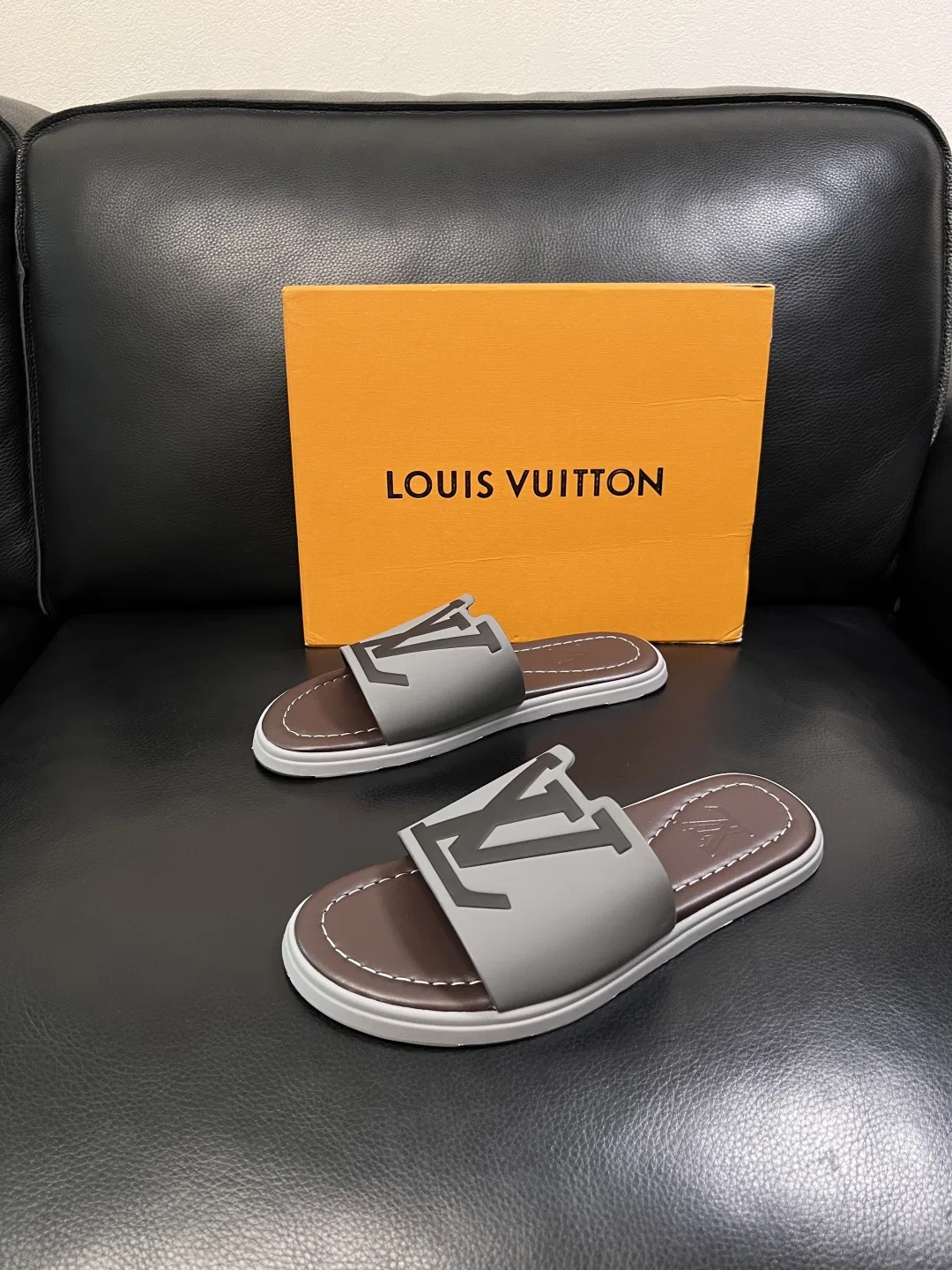 LV 27FW QVUSQNN 049 슬리퍼 27