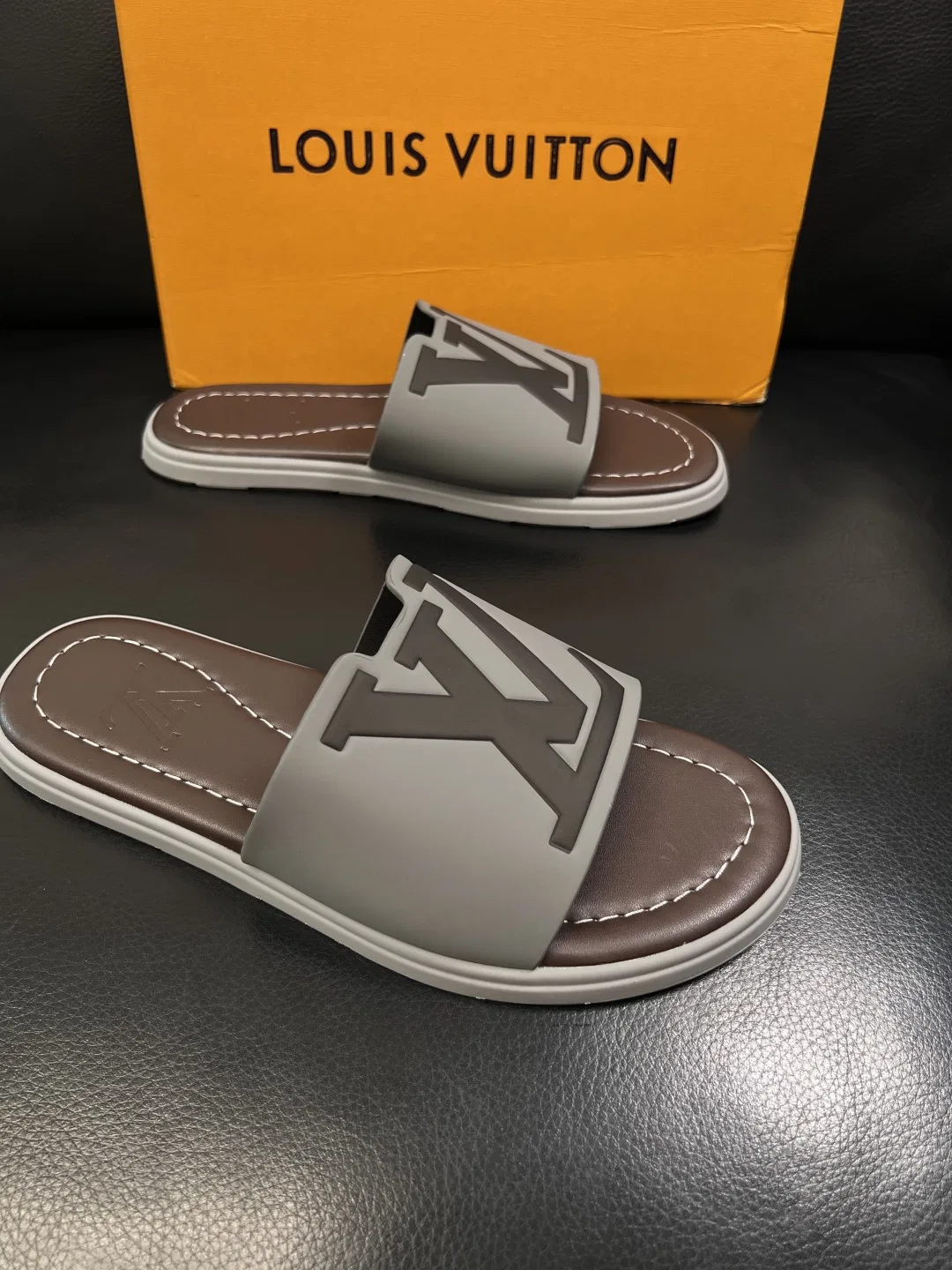 LV 27FW QVUSQNN 049 슬리퍼 30