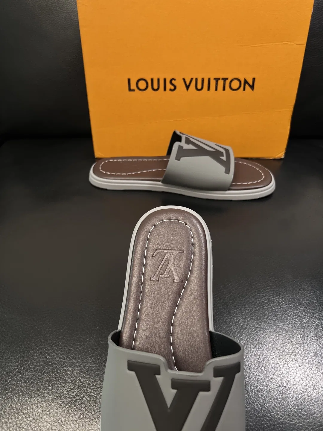 LV 27FW QVUSQNN 049 슬리퍼 31