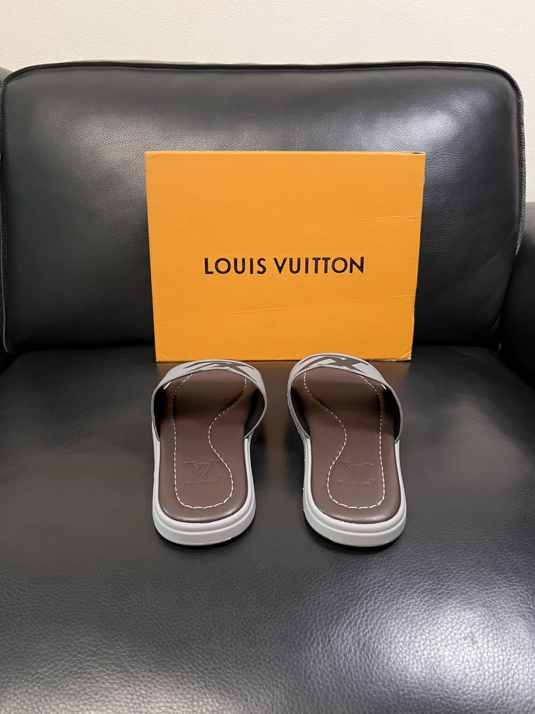LV 27FW QVUSQNN 049 슬리퍼 32