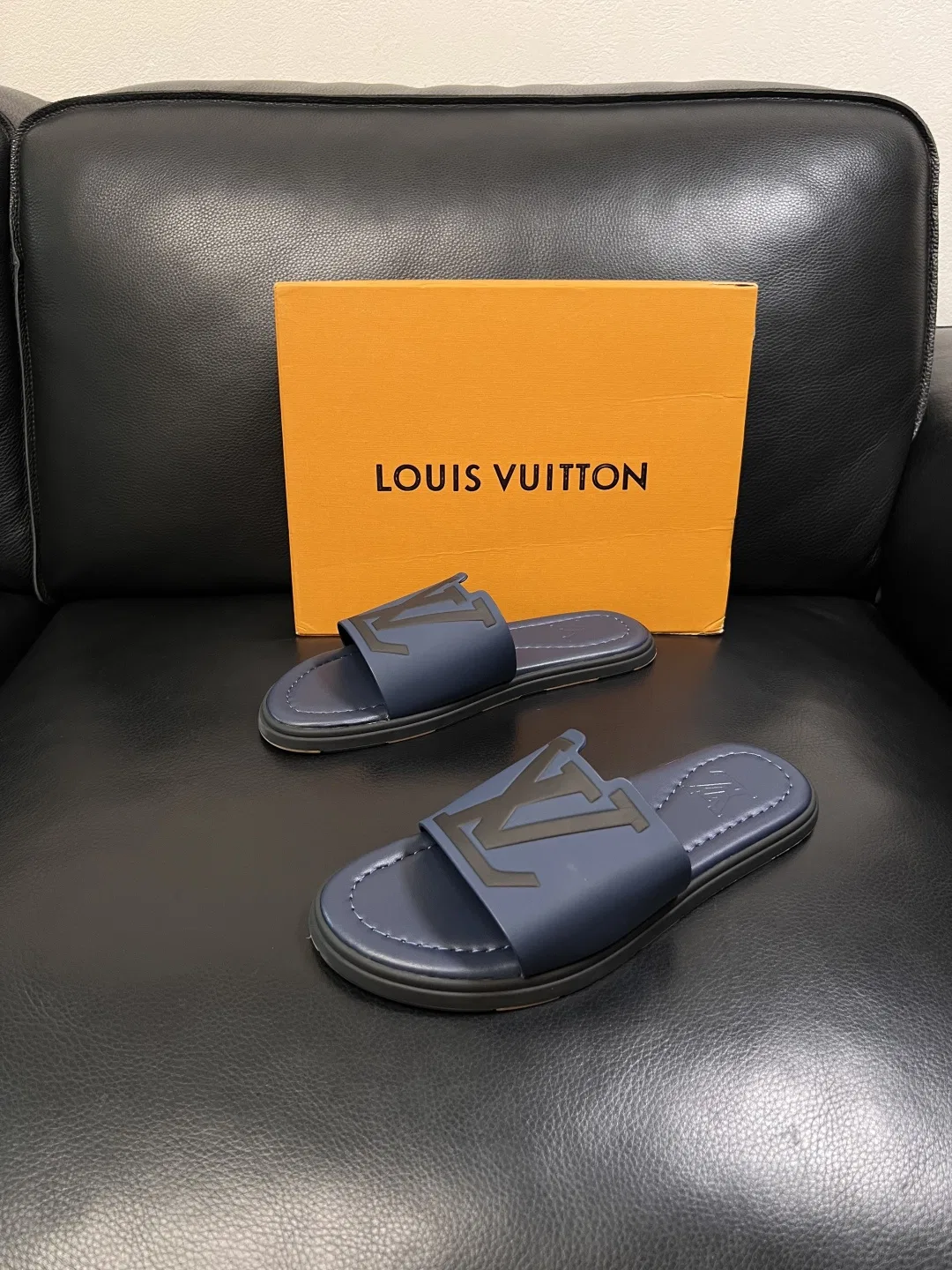 LV 27FW QVUSQNN 049 슬리퍼 34