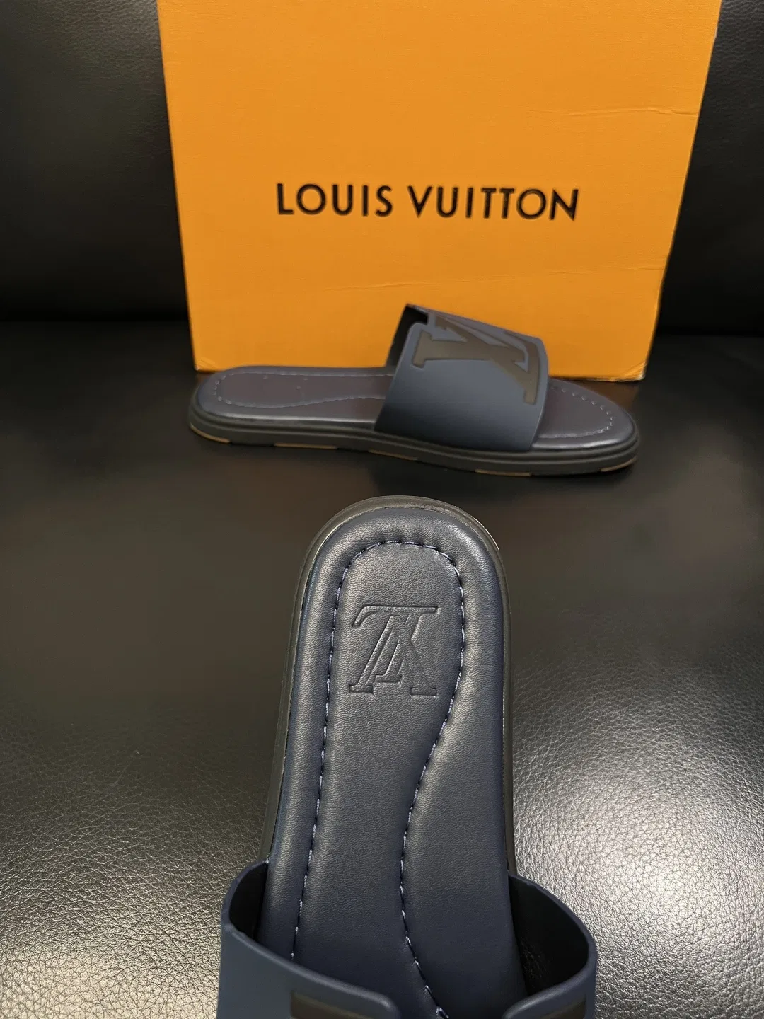 LV 27FW QVUSQNN 049 슬리퍼 38