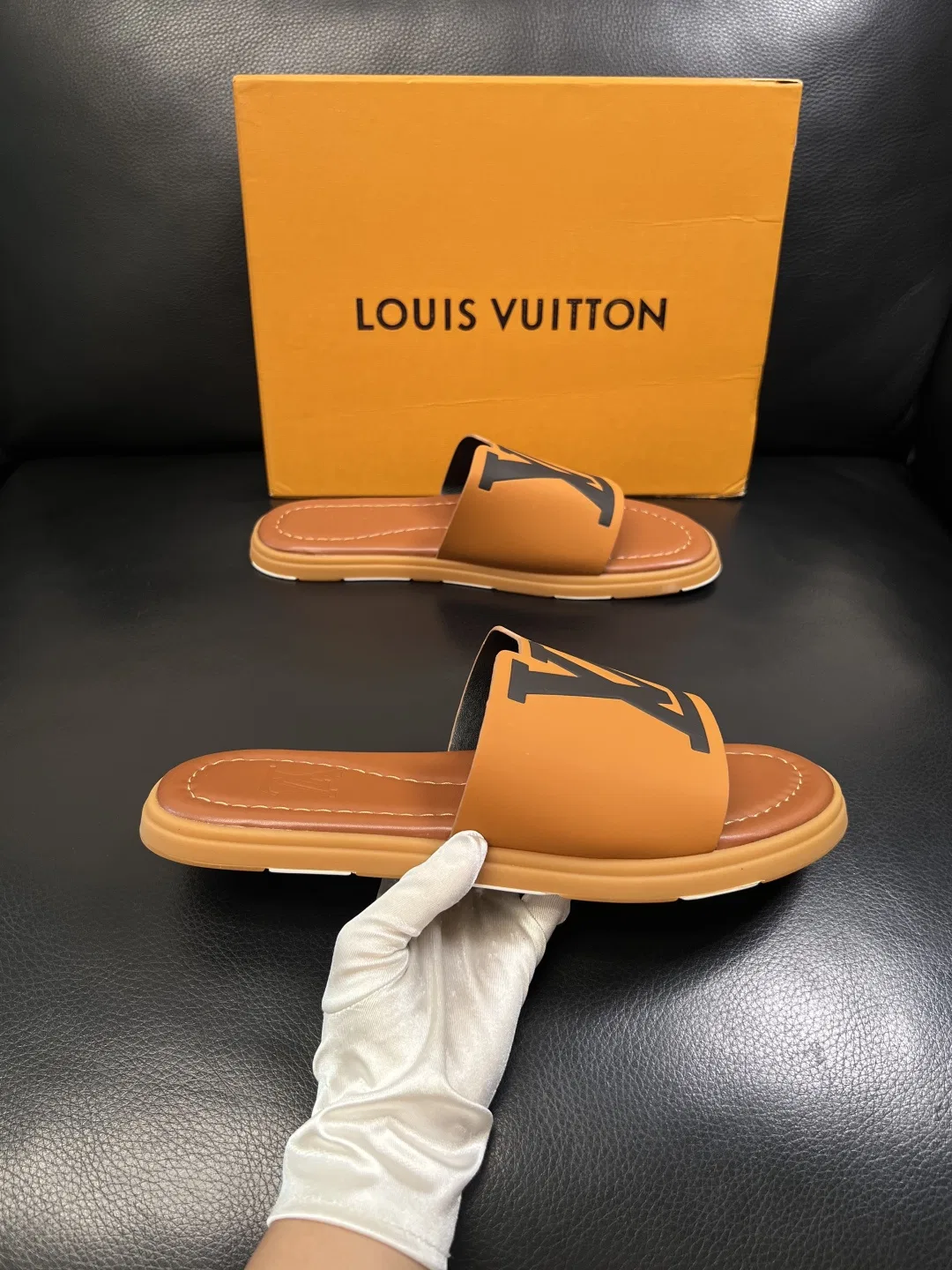 LV 27FW QVUSQNN 049 슬리퍼 42