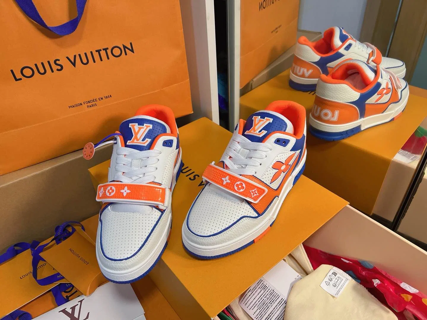 LV 27FW QVUSQNN 057 스니커즈 9