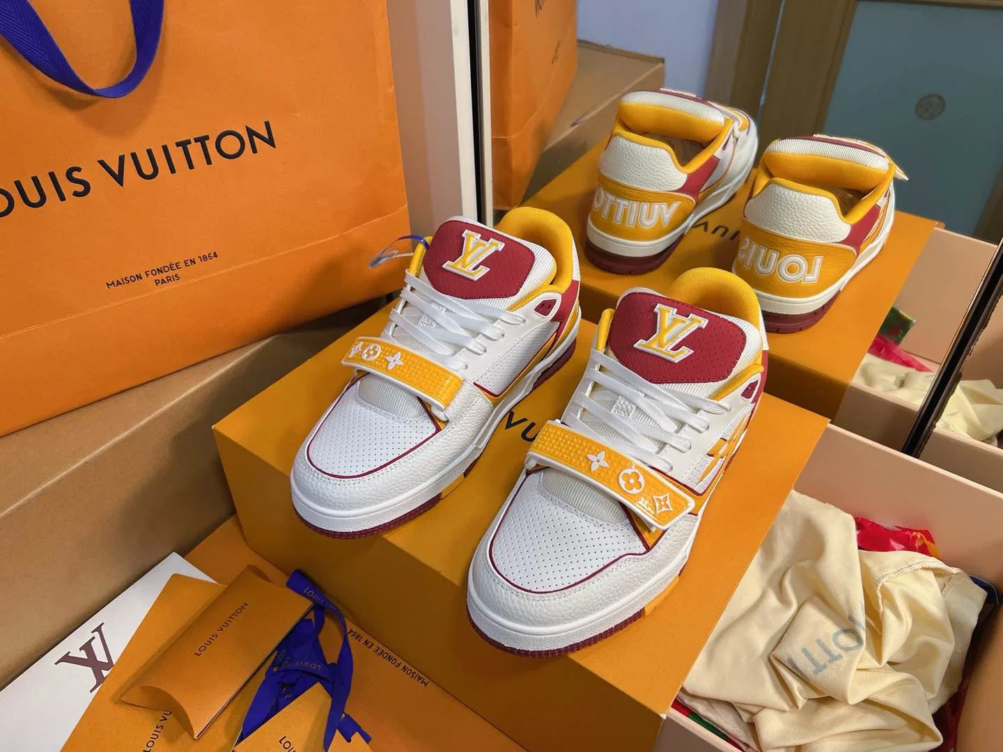 LV 27FW QVUSQNN 057 스니커즈 10