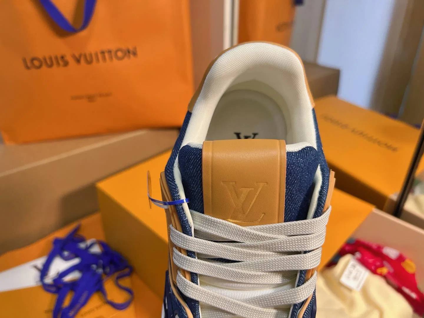 LV 27FW QVUSQNN 060 스니커즈 7