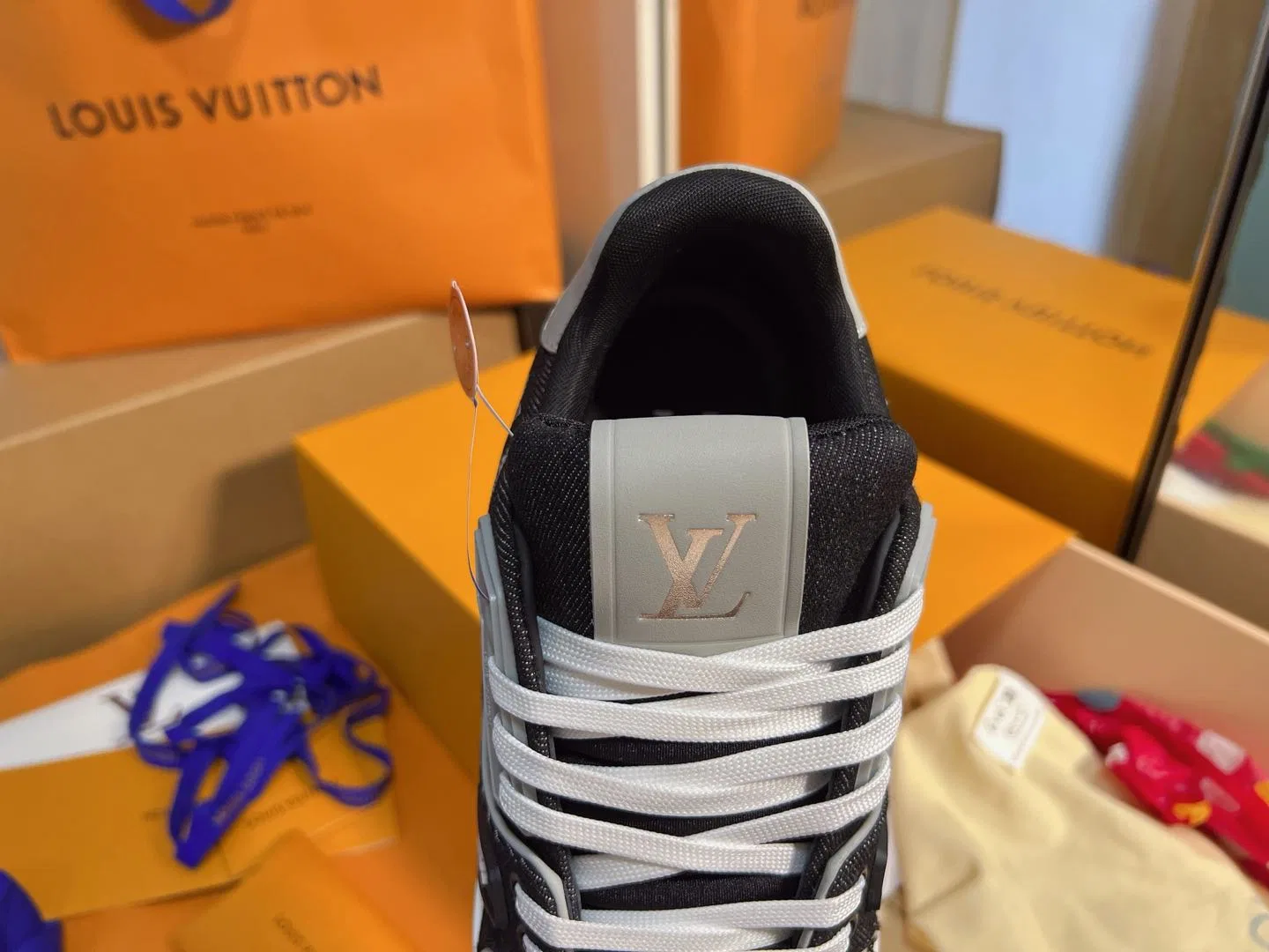 LV 27FW QVUSQNN 060 스니커즈 16