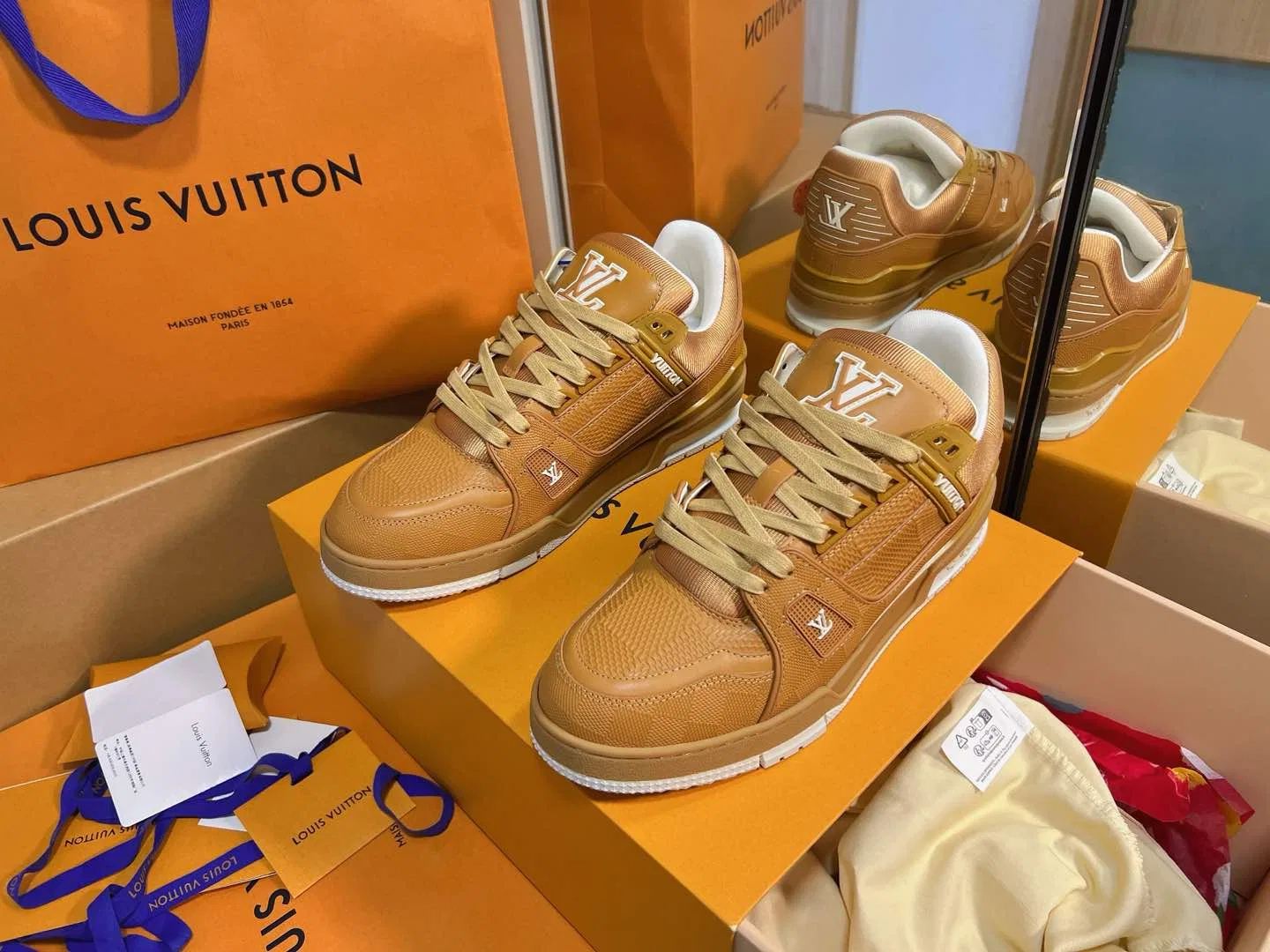 LV 27FW QVUSQNN 061 스니커즈 10