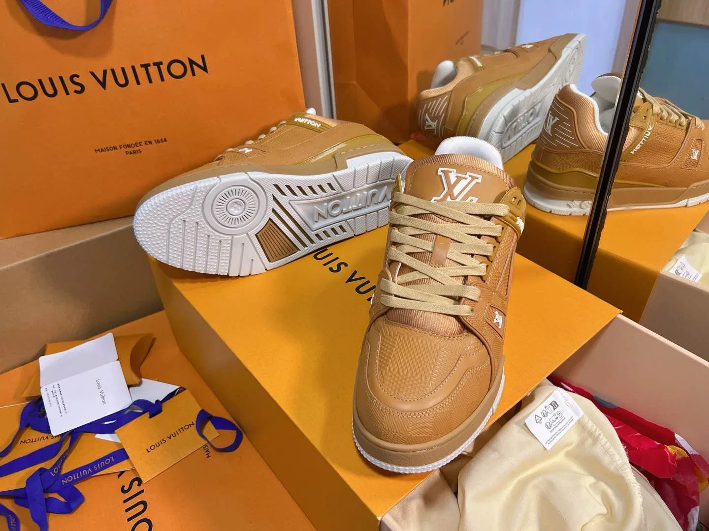 LV 27FW QVUSQNN 061 스니커즈 11