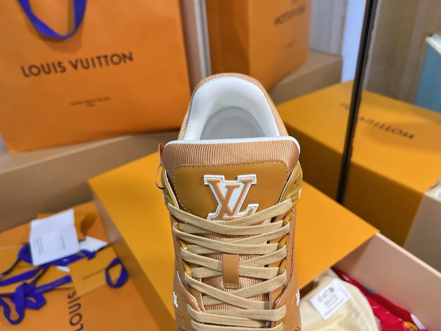 LV 27FW QVUSQNN 061 스니커즈 16