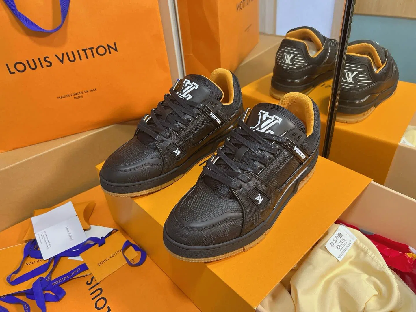 LV 27FW QVUSQNN 061 스니커즈 19