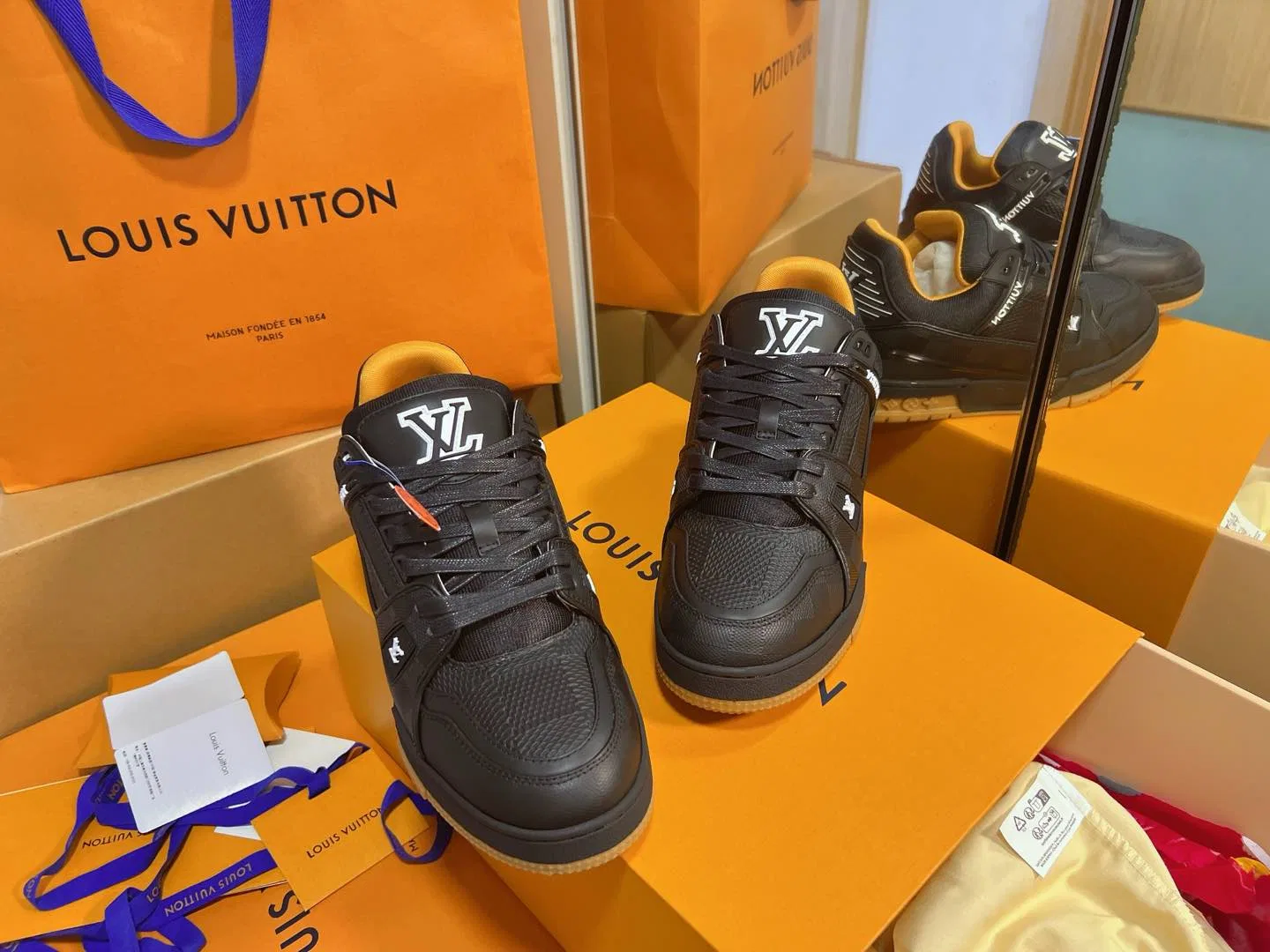 LV 27FW QVUSQNN 061 스니커즈 20