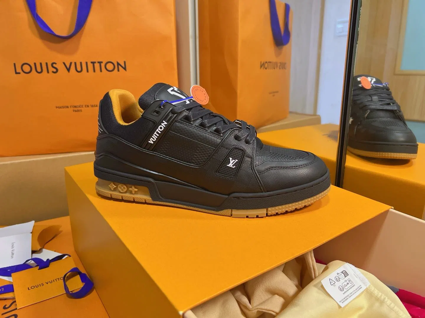LV 27FW QVUSQNN 061 스니커즈 22