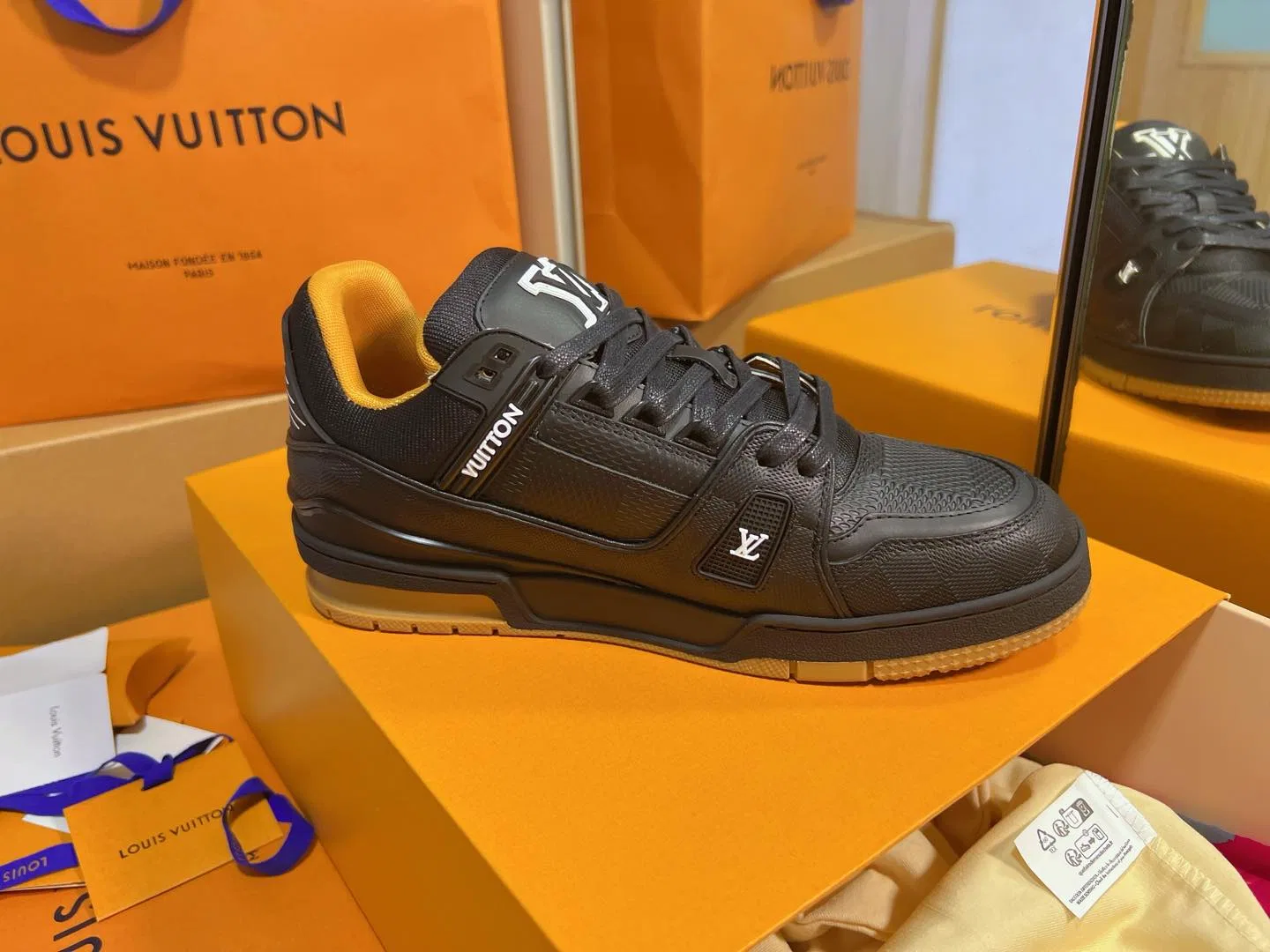 LV 27FW QVUSQNN 061 스니커즈 23