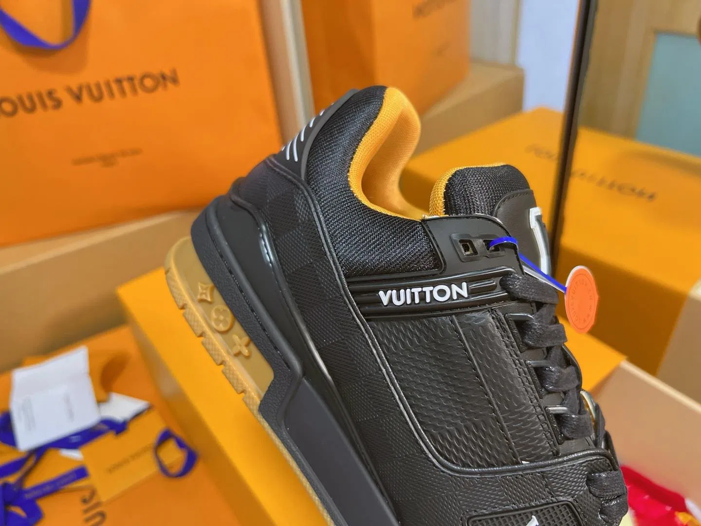 LV 27FW QVUSQNN 061 스니커즈 24