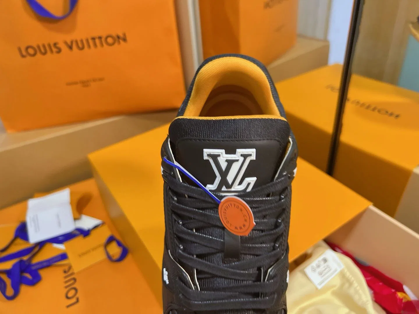 LV 27FW QVUSQNN 061 스니커즈 25