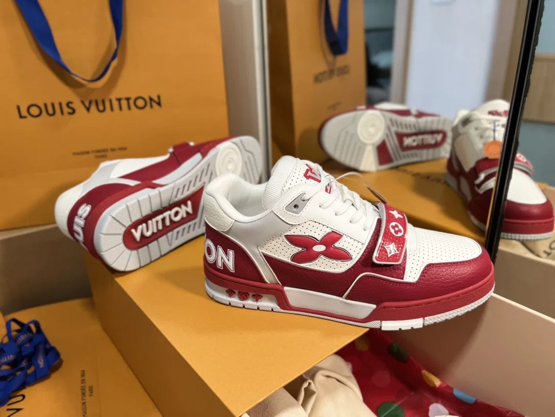 LV 27FW QVUSQNN 062 스니커즈 24