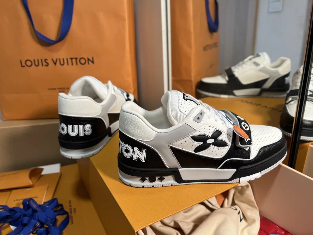 LV 27FW QVUSQNN 062 스니커즈 30