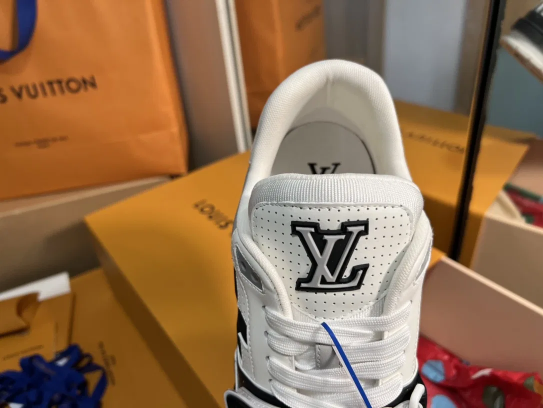 LV 27FW QVUSQNN 062 스니커즈 33
