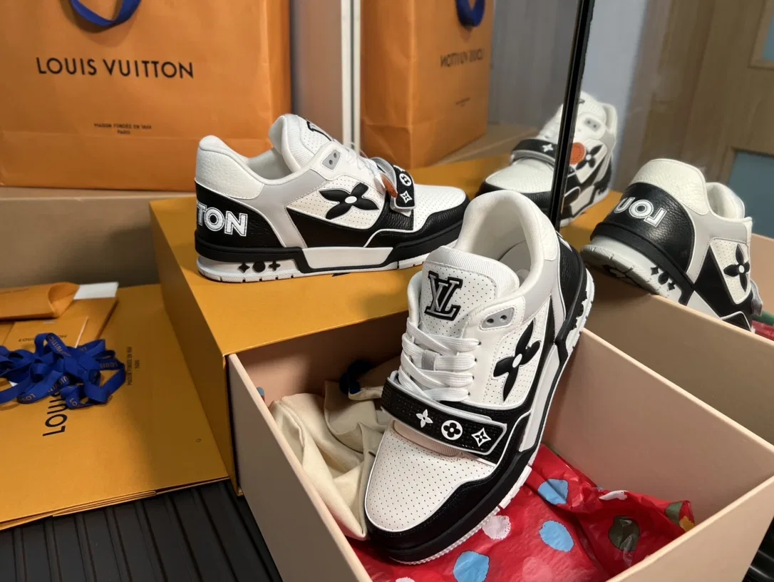 LV 27FW QVUSQNN 062 스니커즈 36