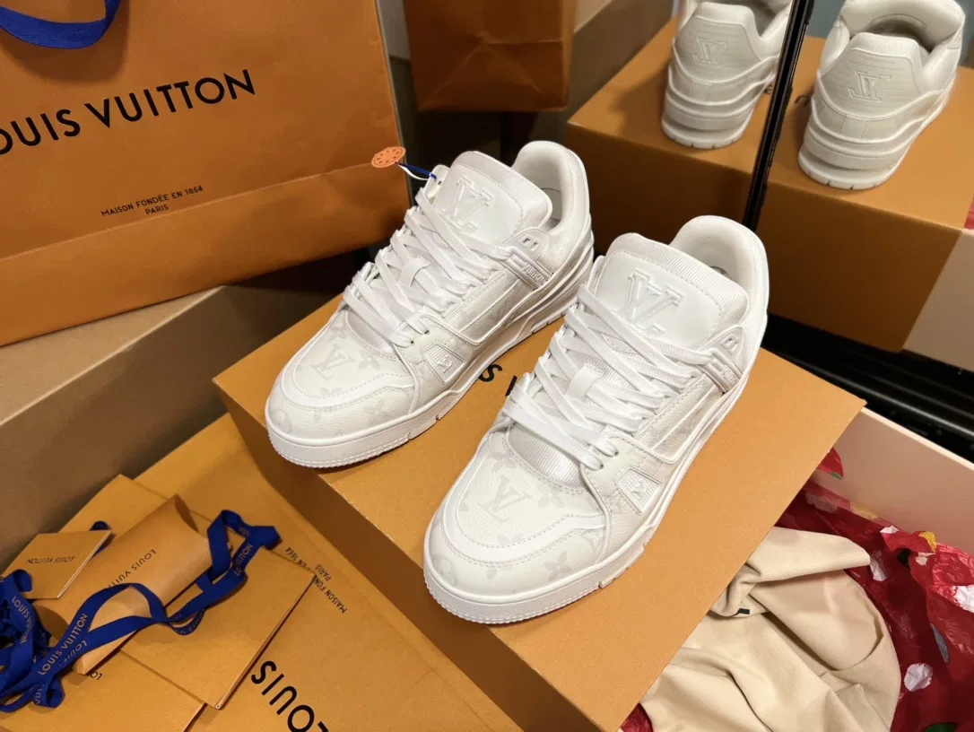 LV 27FW QVUSQNN 063 스니커즈 10