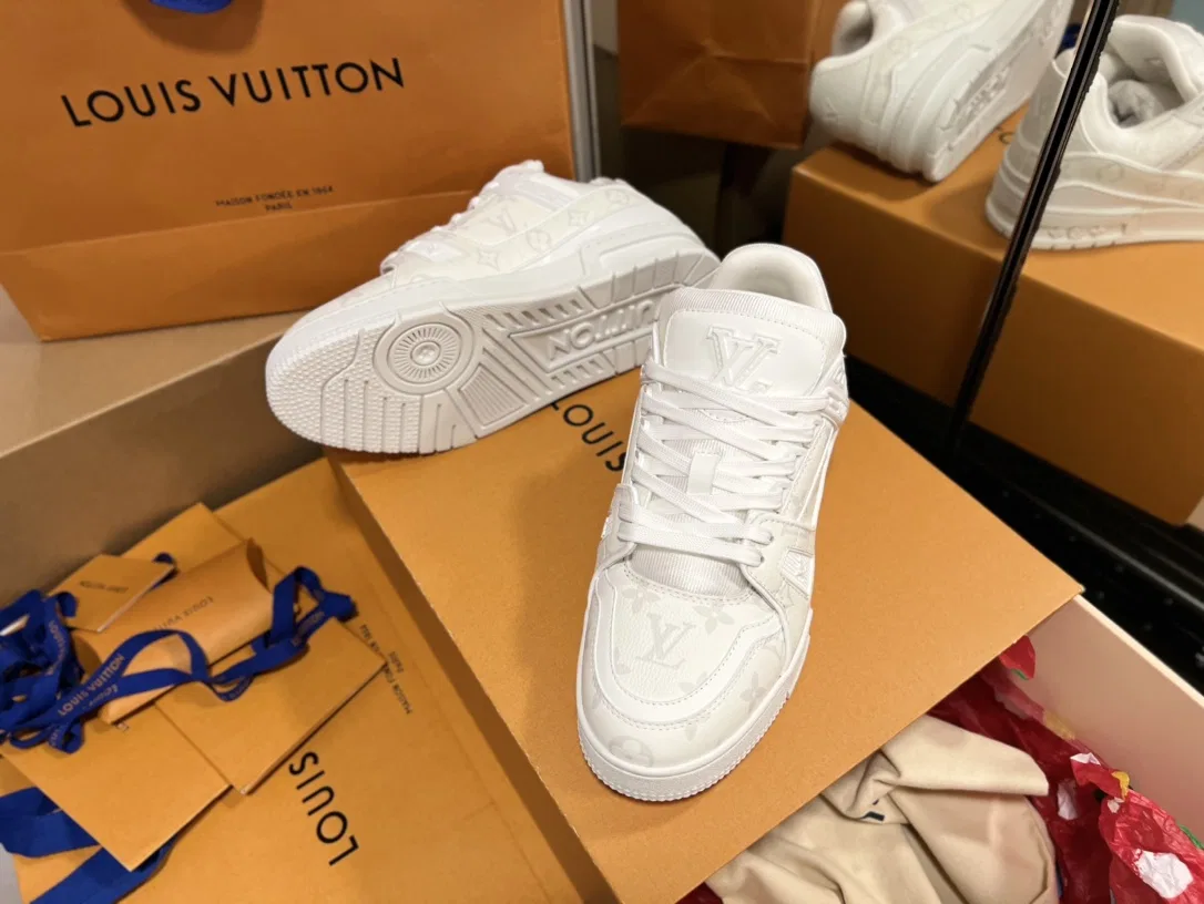 LV 27FW QVUSQNN 063 스니커즈 12