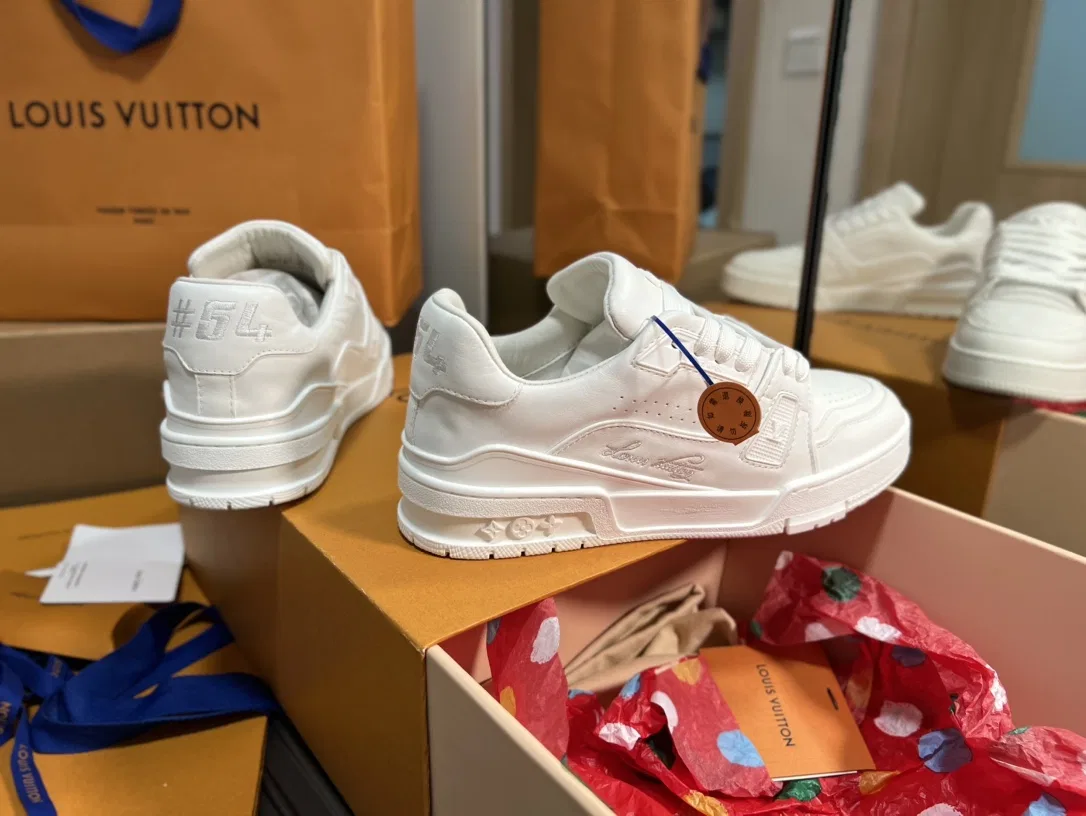 LV 27FW QVUSQNN 063 스니커즈 20