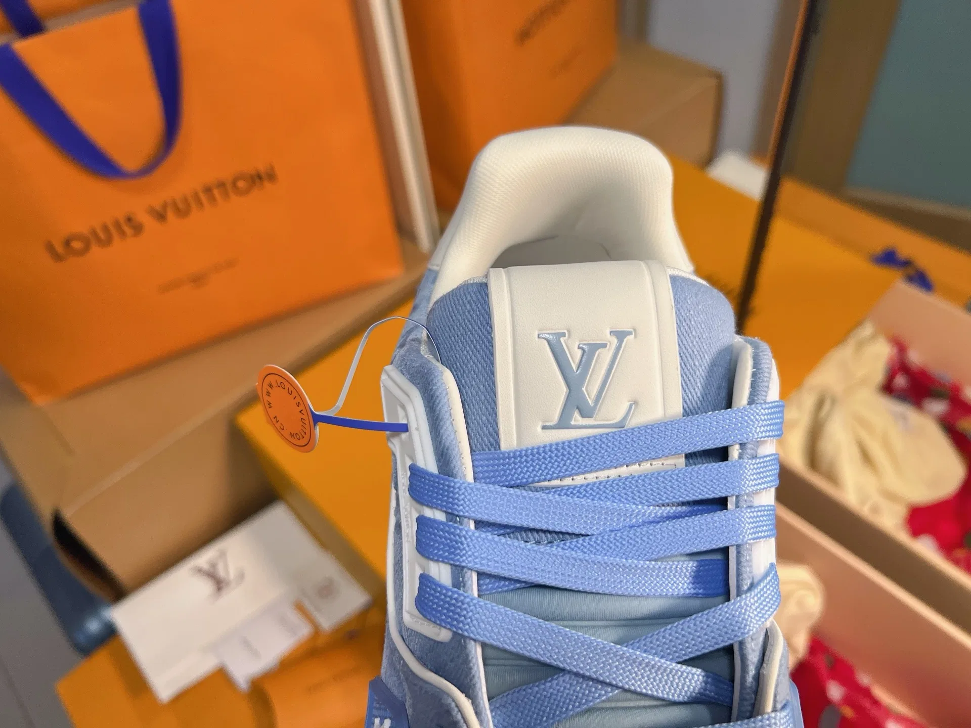 LV 27FW QVUSQNN 064 스니커즈 7