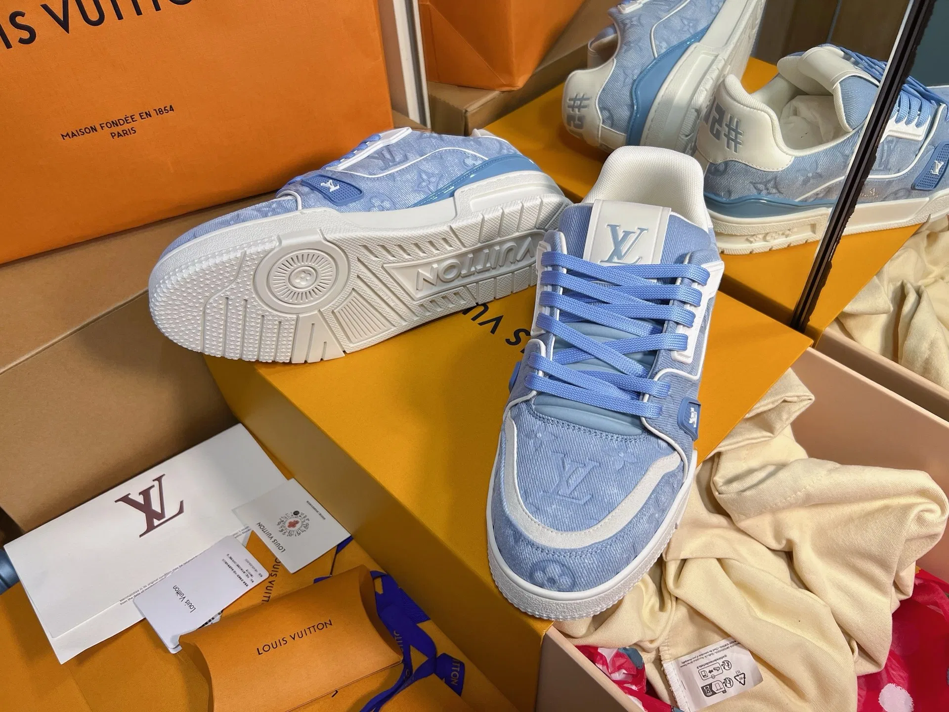 LV 27FW QVUSQNN 064 스니커즈 9