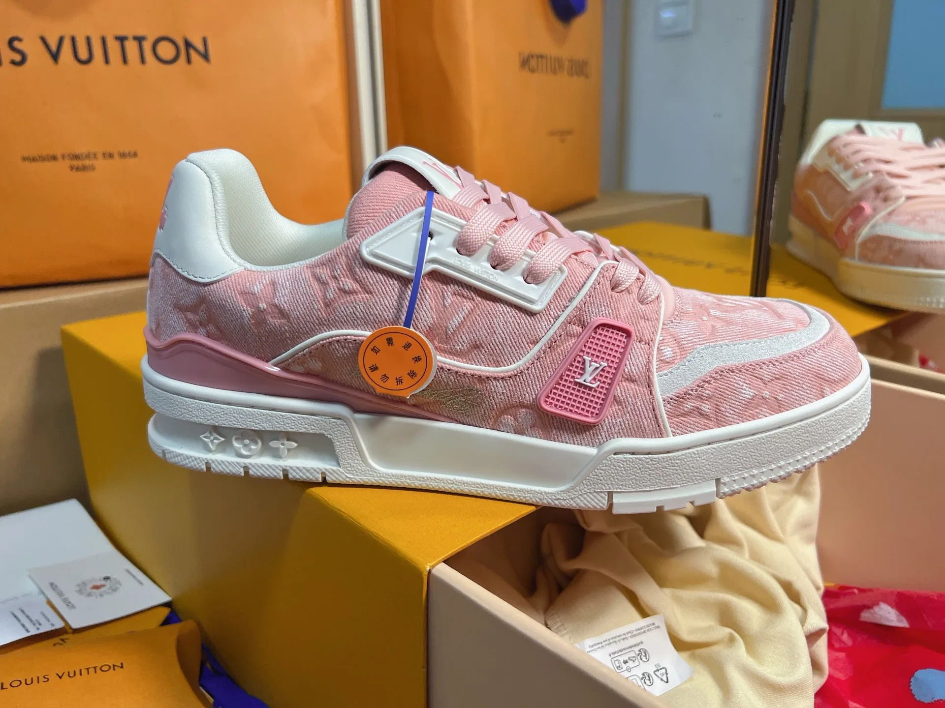LV 27FW QVUSQNN 064 스니커즈 14