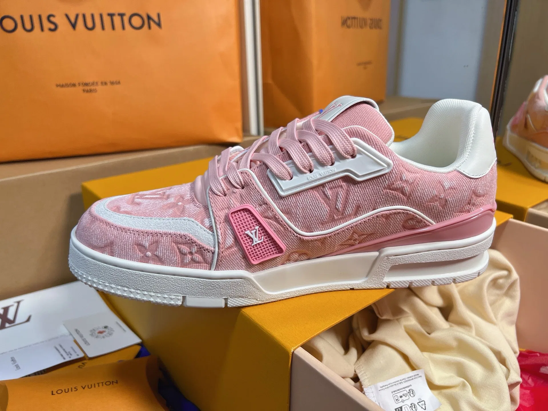 LV 27FW QVUSQNN 064 스니커즈 15