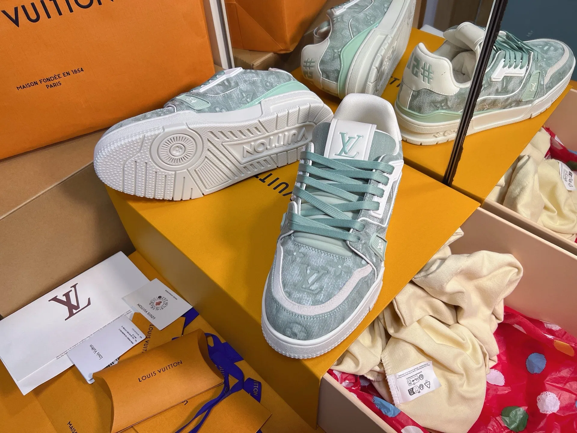 LV 27FW QVUSQNN 064 스니커즈 21