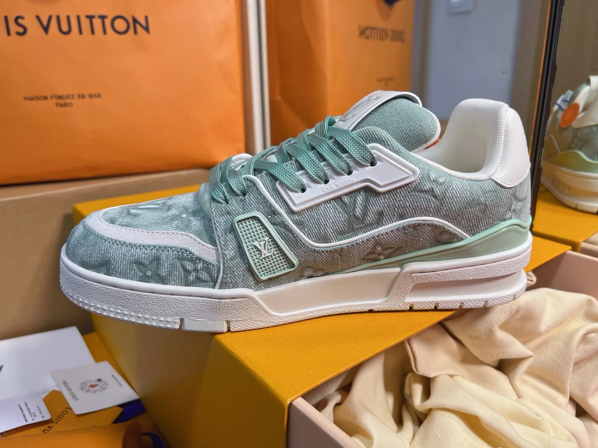 LV 27FW QVUSQNN 064 스니커즈 23
