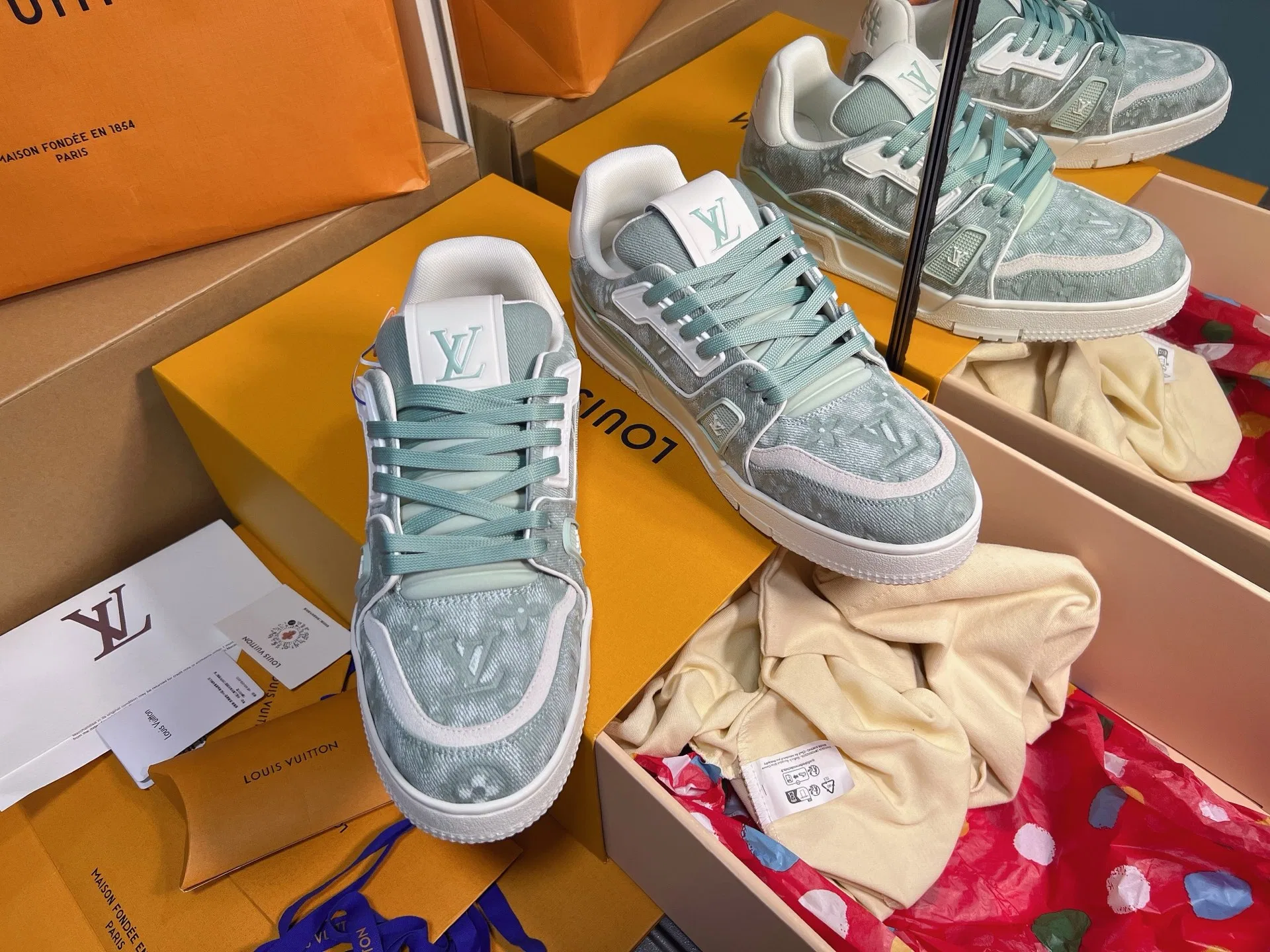 LV 27FW QVUSQNN 064 스니커즈 24