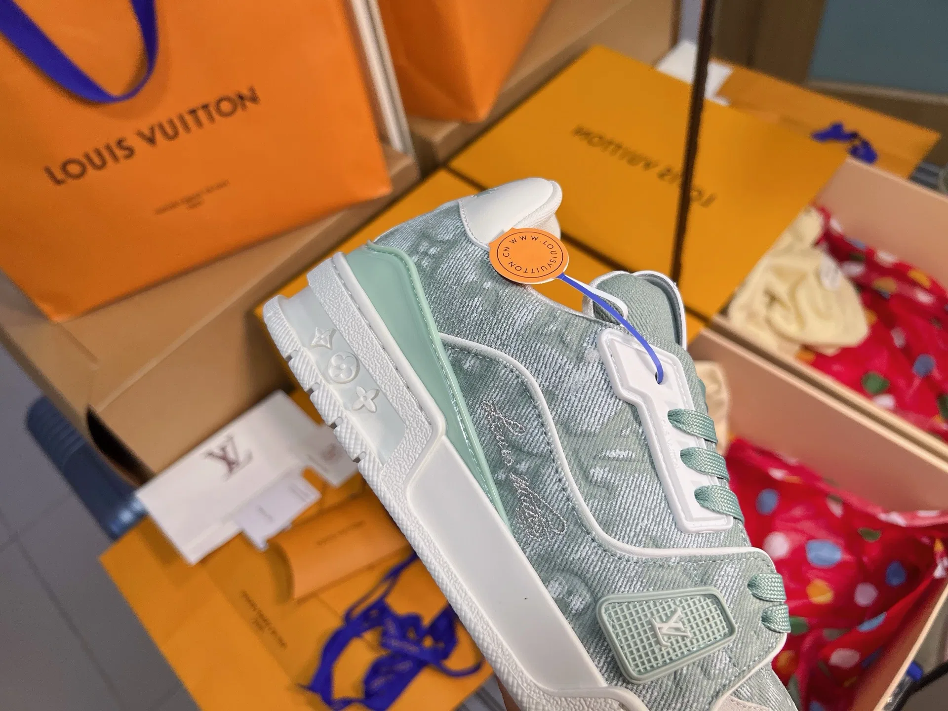 LV 27FW QVUSQNN 064 스니커즈 25