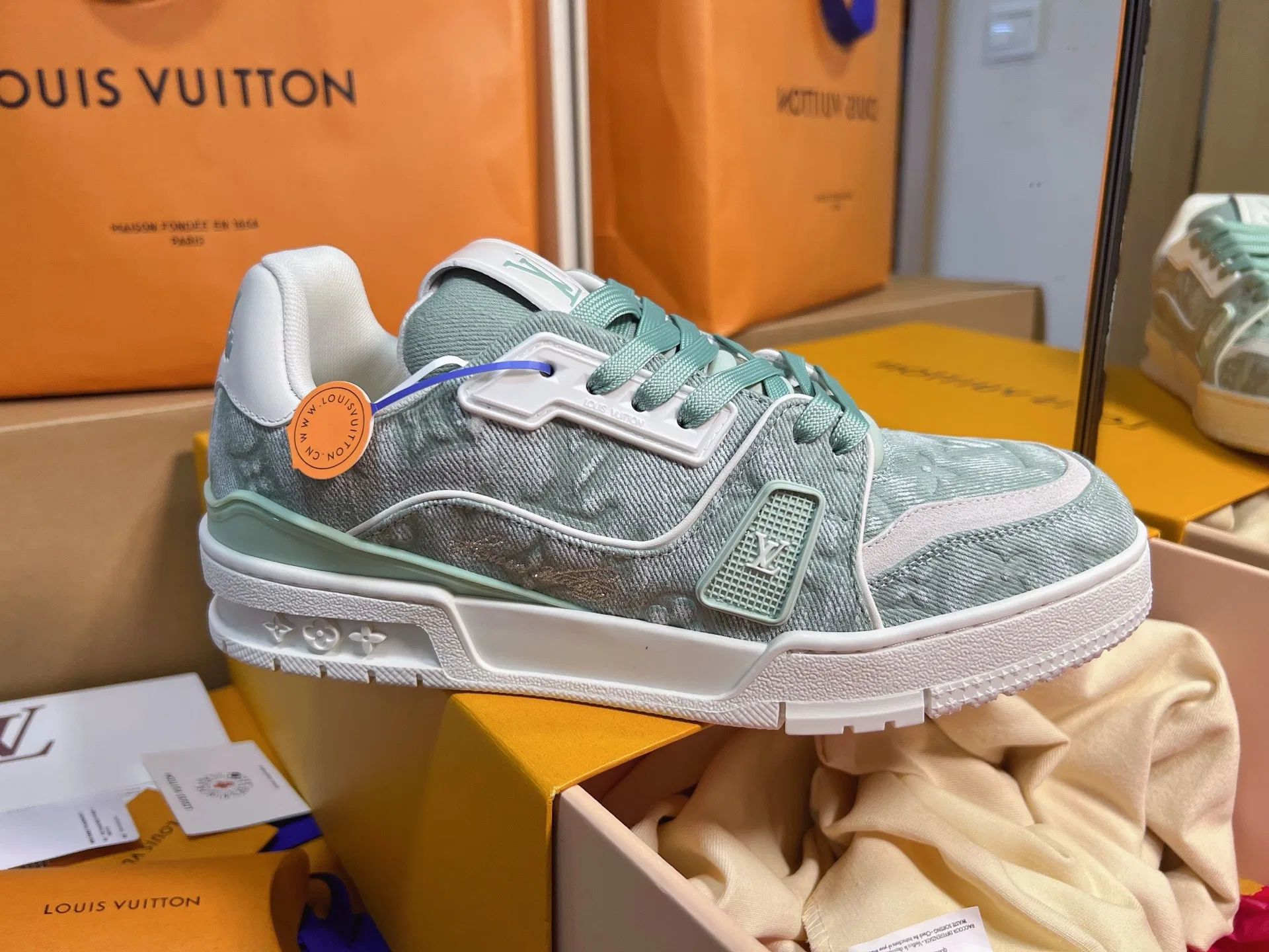 LV 27FW QVUSQNN 064 스니커즈 26