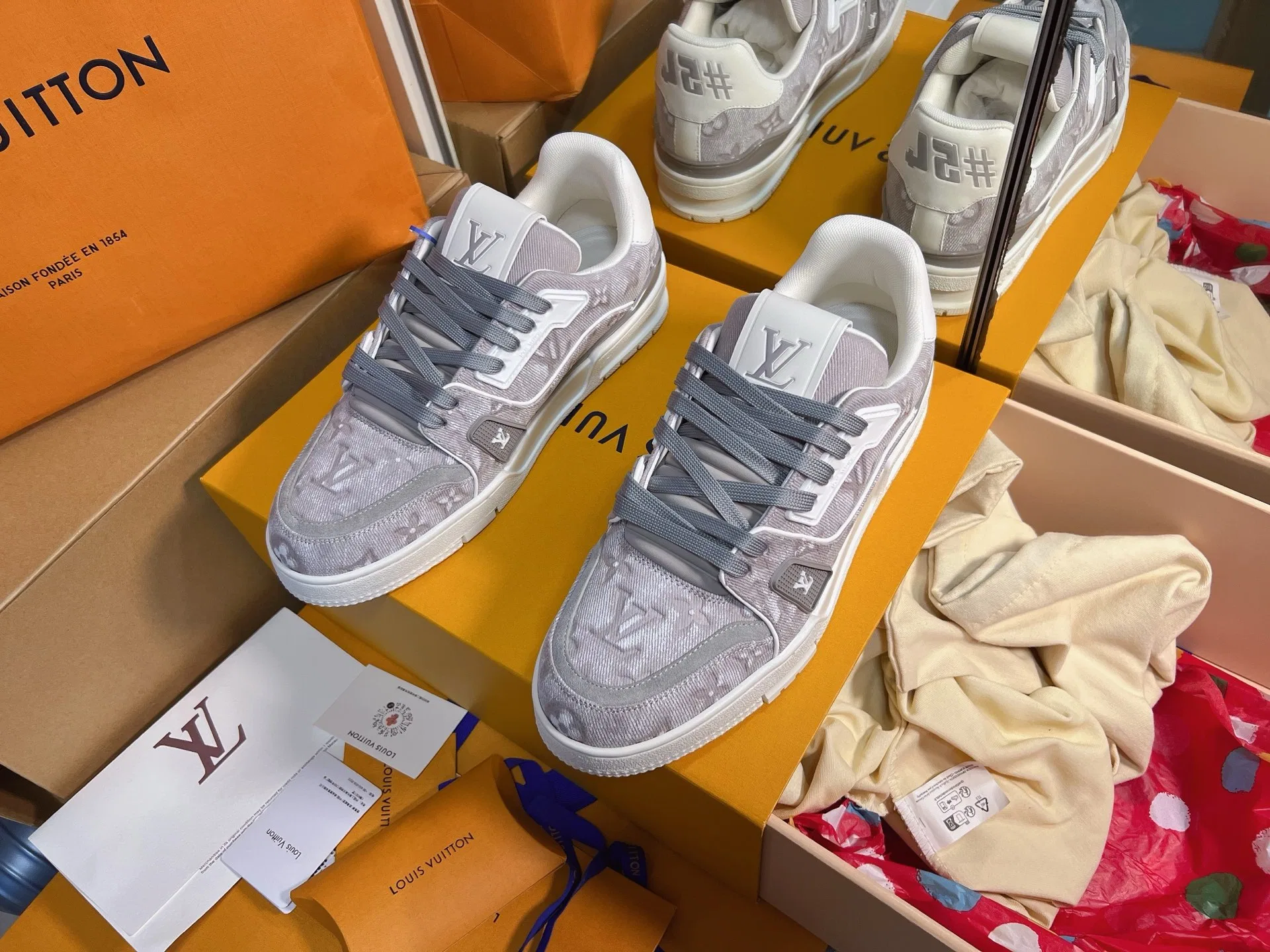 LV 27FW QVUSQNN 064 스니커즈 28
