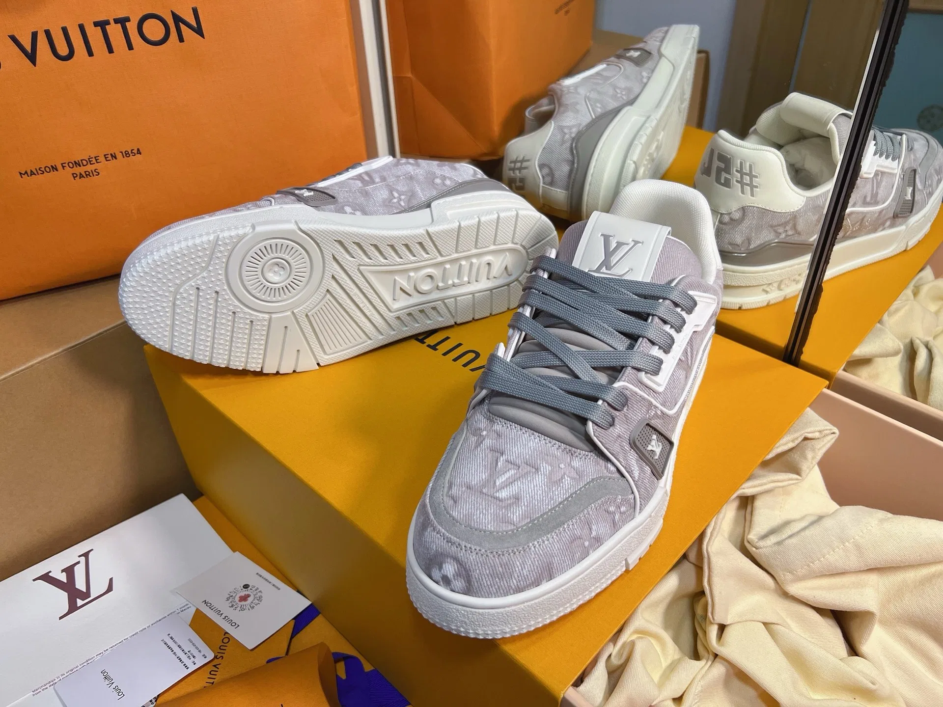LV 27FW QVUSQNN 064 스니커즈 30