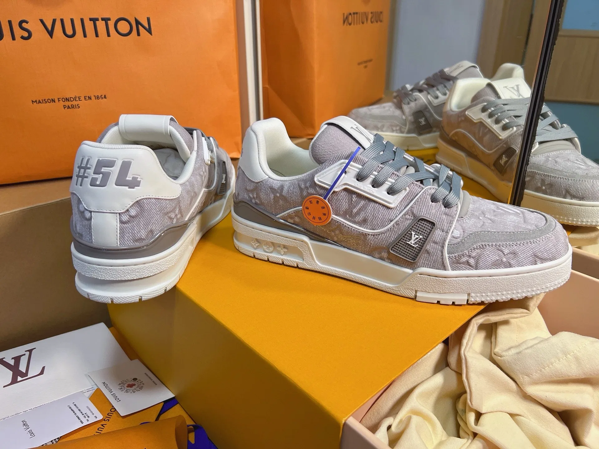 LV 27FW QVUSQNN 064 스니커즈 31