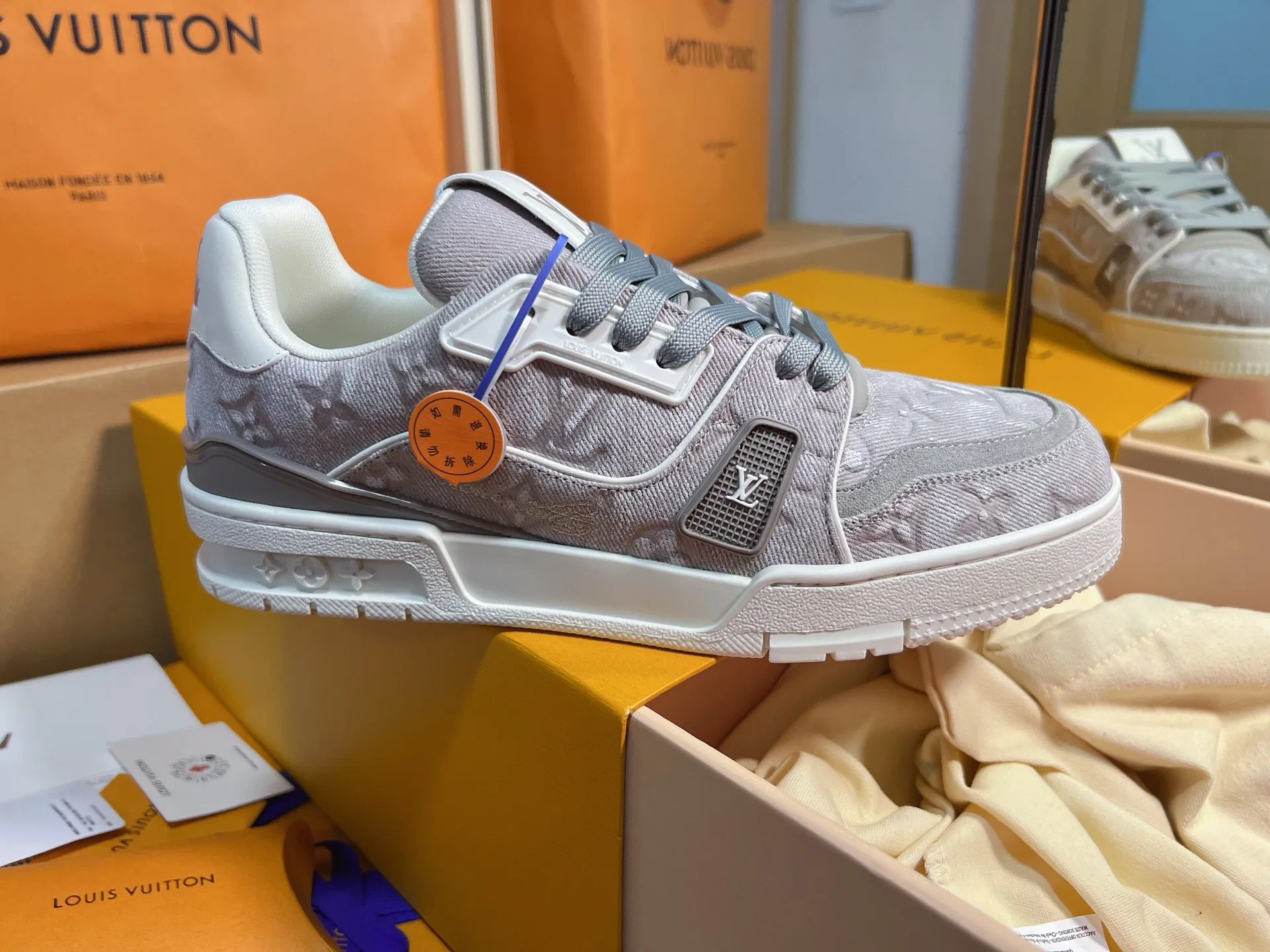 LV 27FW QVUSQNN 064 스니커즈 32